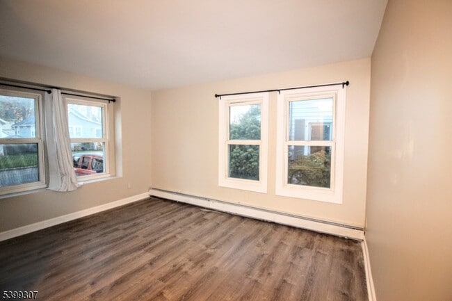 Building Photo - 31 Stewart Pl