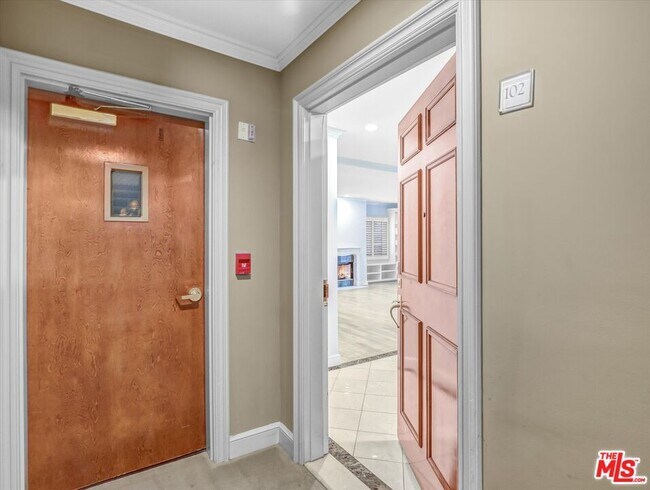 Building Photo - 277 S Spalding Dr