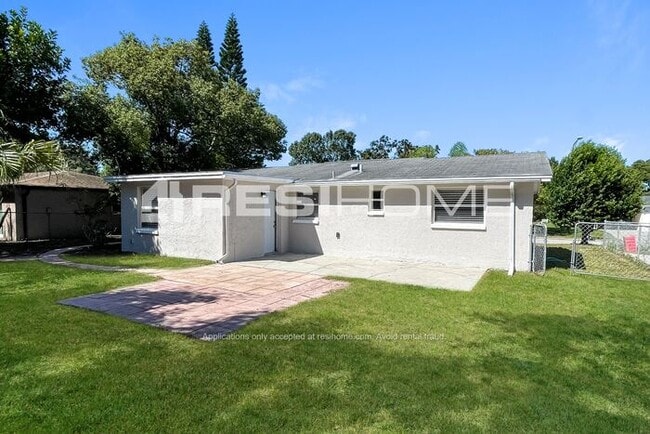 Building Photo - 7700 Farmlawn Dr