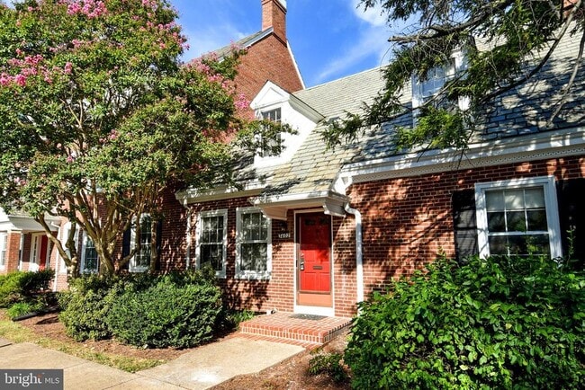 Building Photo - 3402 S Stafford St