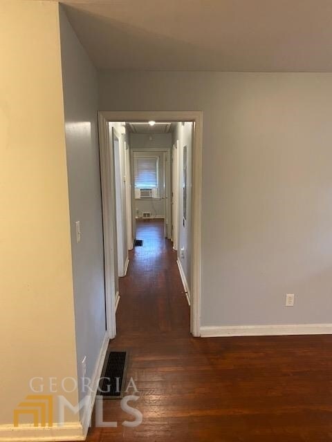 Building Photo - 1904 Vicki Ln SE