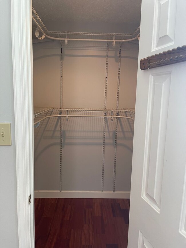 Building Photo - KEMPSVILLE LAKEFRONT TOWNHOUSE FOR RENT!