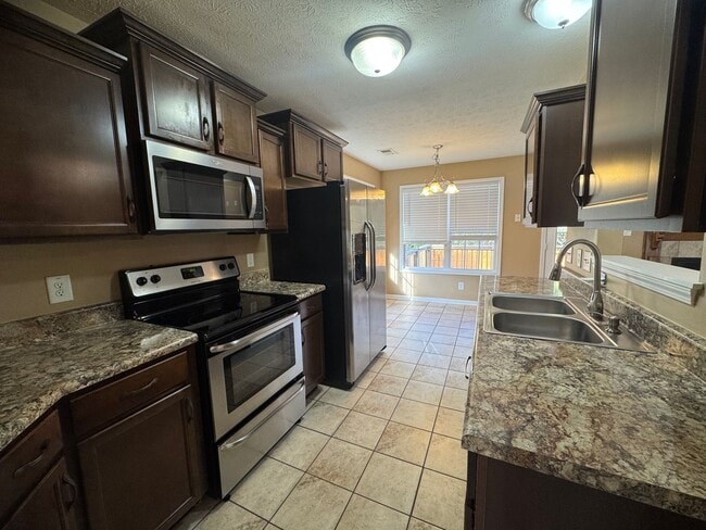 Building Photo - Gorgeous 5 Bedroom Home