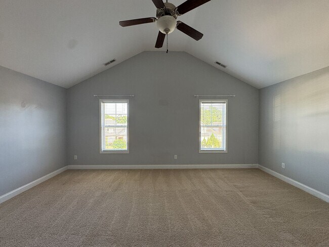 Building Photo - Stunning 4 Bed 2.5 Bath Home in Lexington Plantation