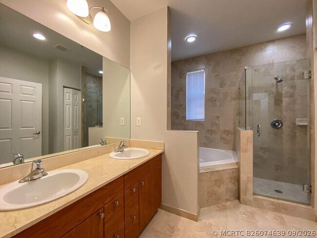 Building Photo - 2326 Vintage Cir