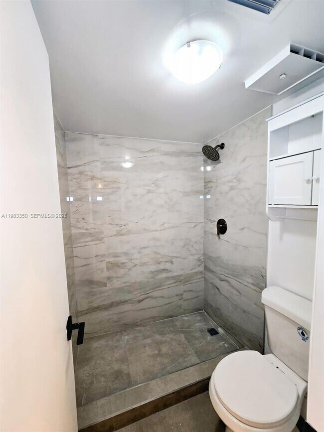 Building Photo - 20130 NE 3rd Ct