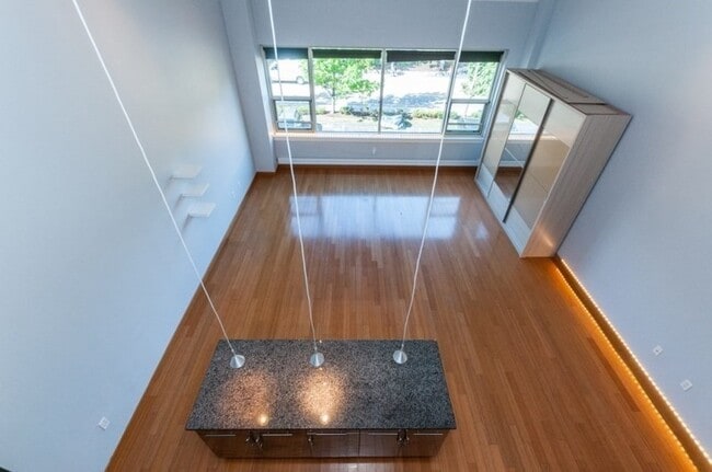 Building Photo - 290 Pleasant St