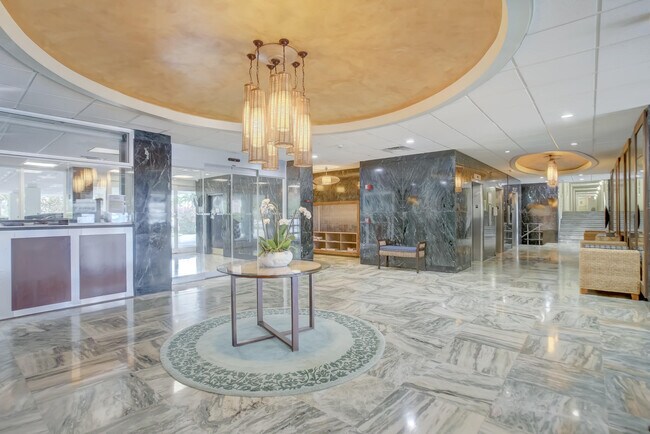 Building Photo - 500 Bayview Dr