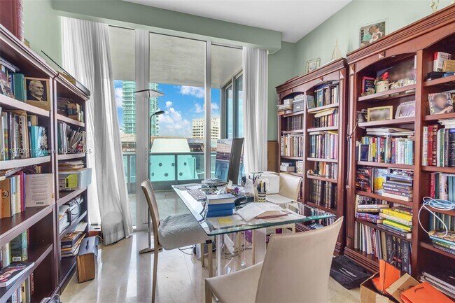 Building Photo - 5959 Collins Ave