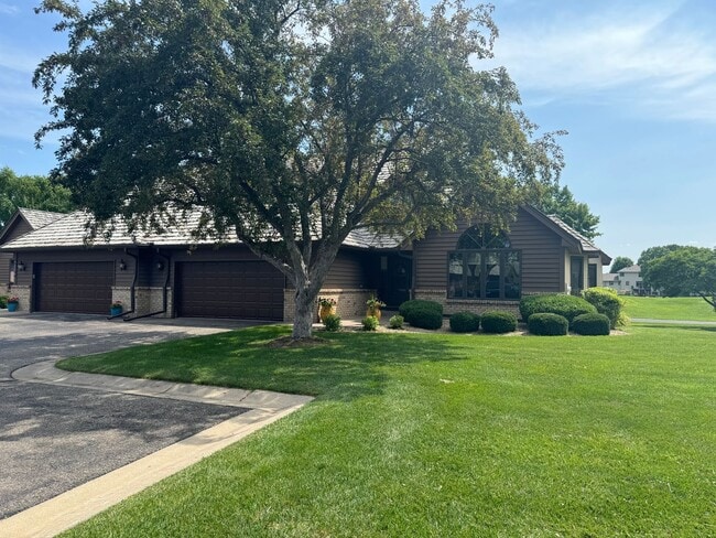 Primary Photo - Gorgeous 3Br/3Ba Executive Home w/Over 3,0...
