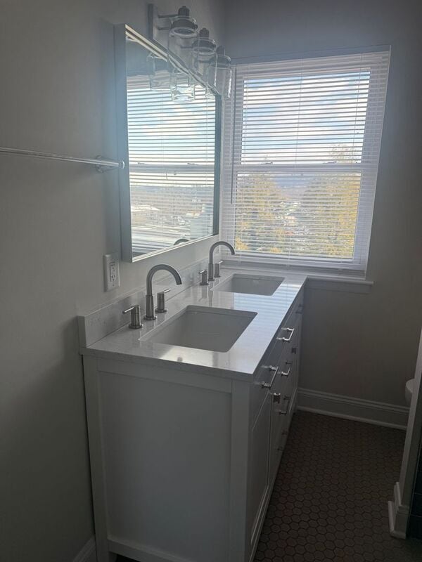 Building Photo - 1000 Monticello Rd