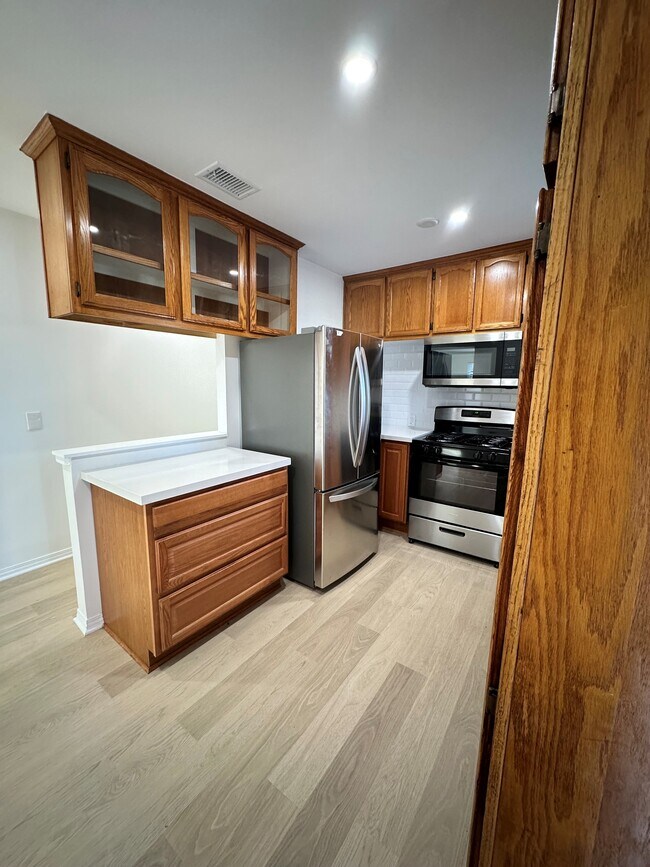 Downstairs Kitchen (2nd Kitchen) - 4162 W 167th St