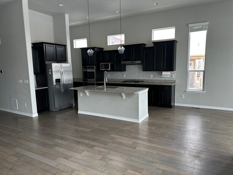 Building Photo - 17451 Leisure Lake Dr