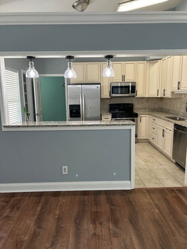 Building Photo - Forest Ridge off Middleground Road