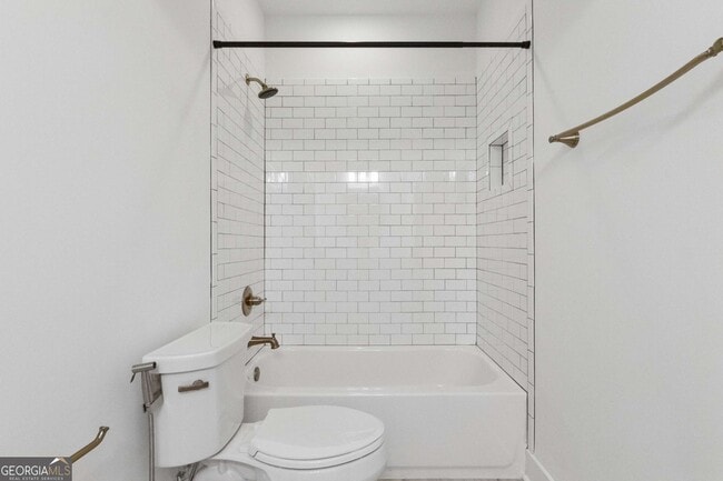 Building Photo - 98 Middle St