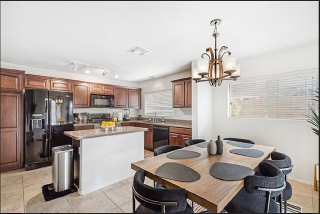 Building Photo - Nice 3 Bedroom Home In Phoenix