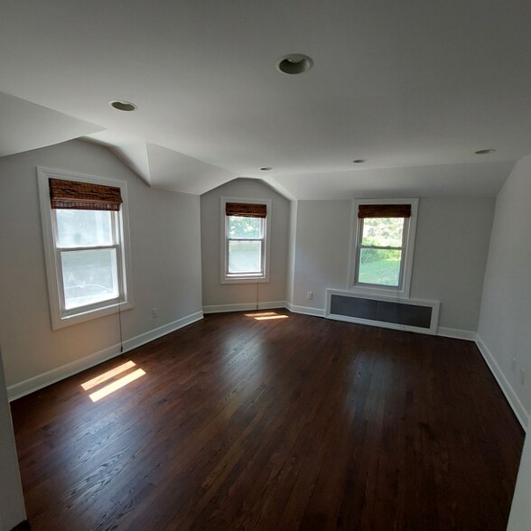 Building Photo - 72 Leroy Ave