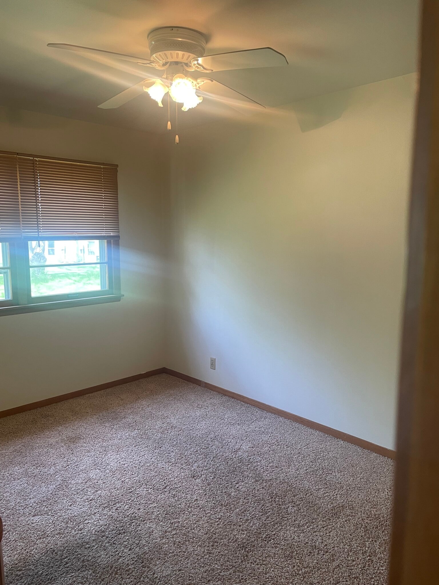 Building Photo - 324 N Ellen St