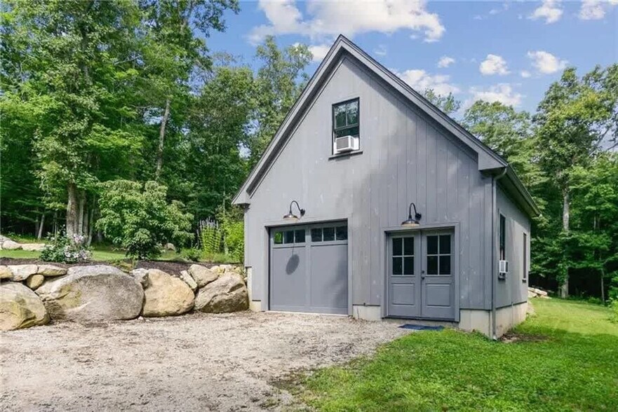 Building Photo - 38 Old Stone Church Rd