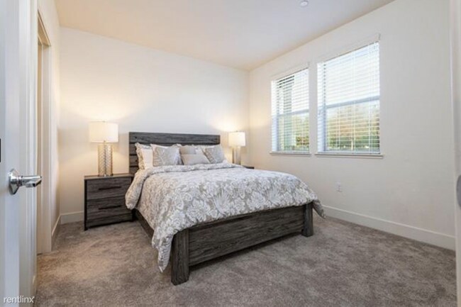 Building Photo - 4 br, 3.5 bath Townhome - 3053 Threecastle...