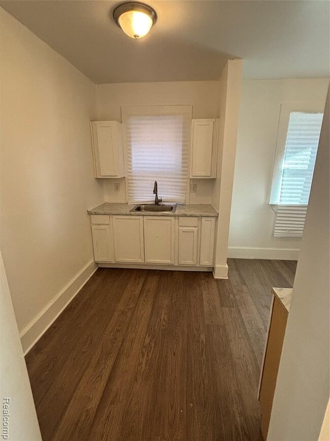 Building Photo - 3008 Cortland St