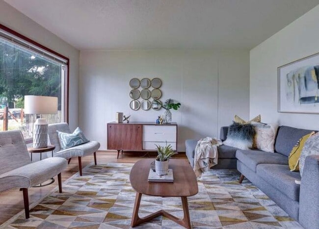 Building Photo - Adorable Woodstock 3 bedroom available for...