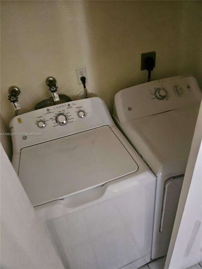 Building Photo - 170 NE 142nd St