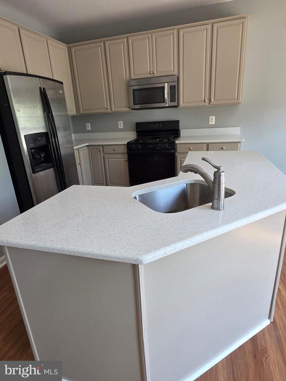Building Photo - 22486 Maison Carree Square