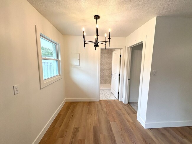 Building Photo - Newly Remodeled Home near KSU Football Stadium