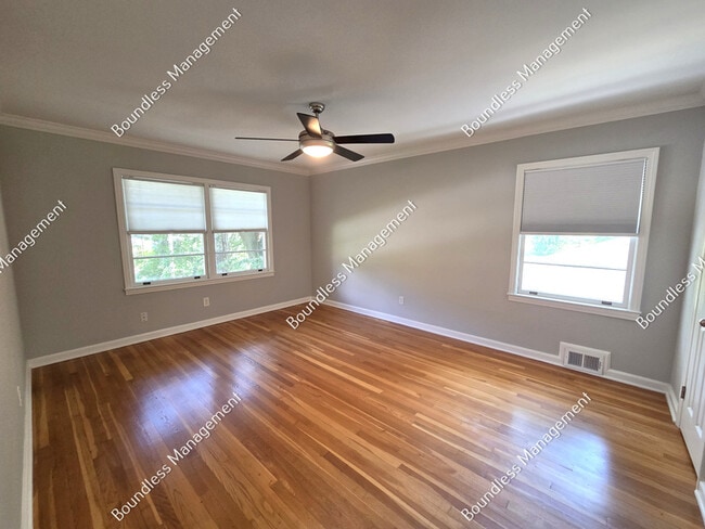 Building Photo - 2233 Leafmore Dr