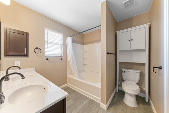 Building Photo - 219 Coriander Bend