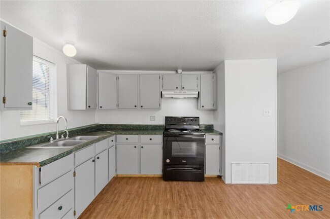 Building Photo - 212 Salinas Rd