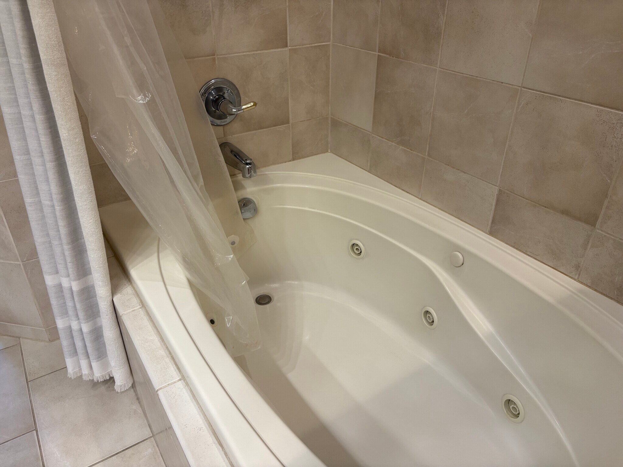 Building Photo - 3951 NE 17th Ave