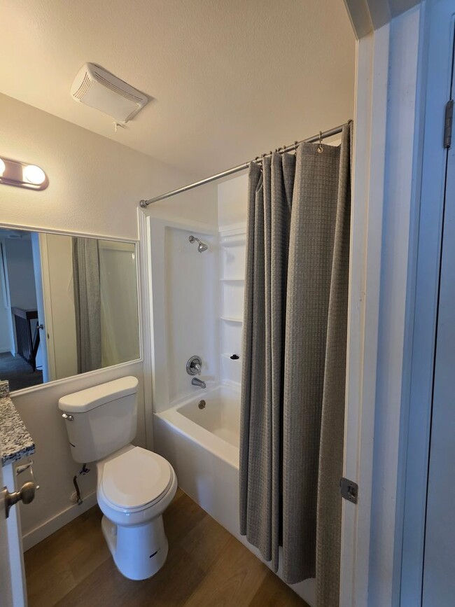 Building Photo - Updated 2 Bedroom, 1.5 Bath Townhouse-Styl...