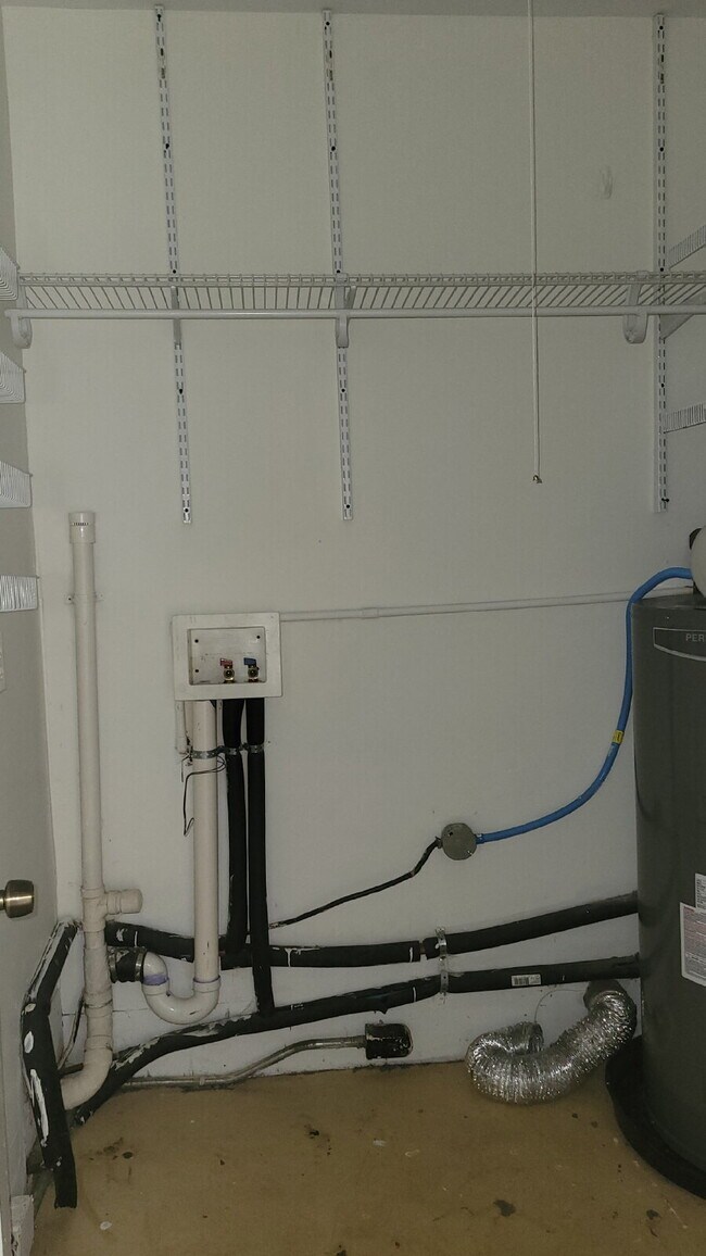 Building Photo - $500 off one month with 18 month lease. "2...