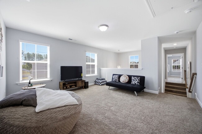 Building Photo - 450 Hawksbill Dr