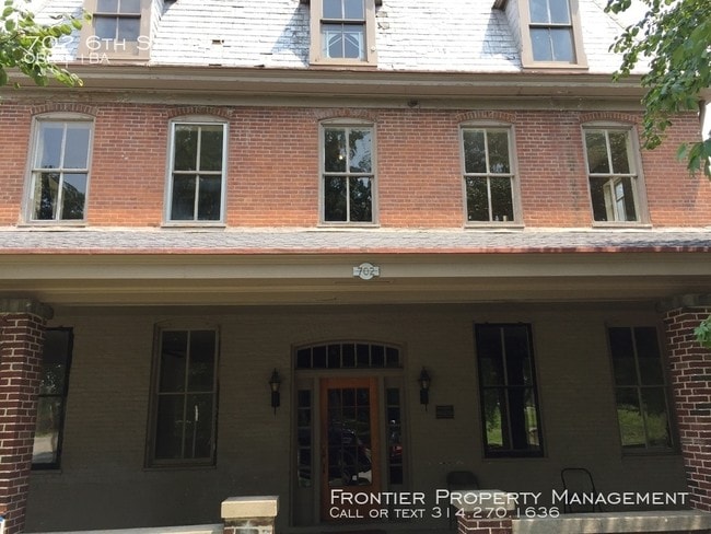 Building Photo - Efficiency Apartment in Boonville