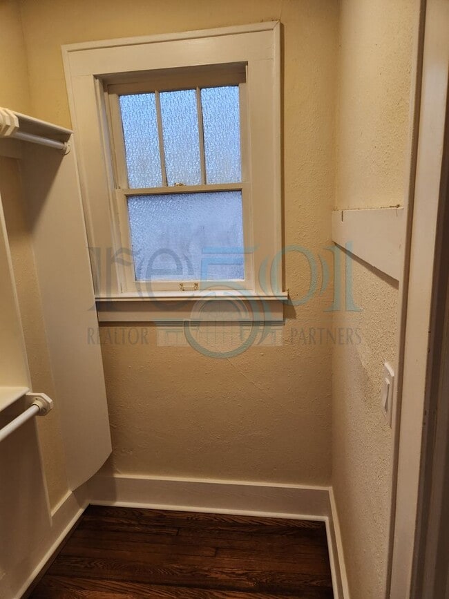 Building Photo - New Downtown Condo Feel With the Hillcrest Vibe!