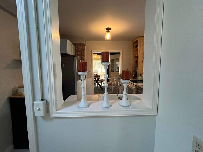 Building Photo - 220 Narragansett Ave