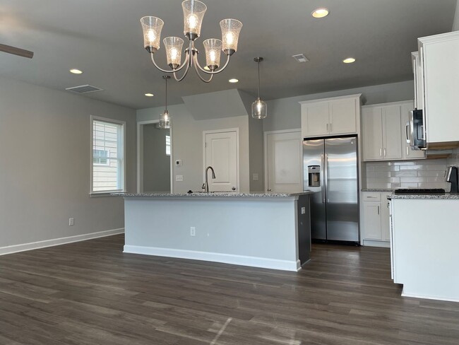 Building Photo - Beautiful Townhome in Downtown Wake Forest