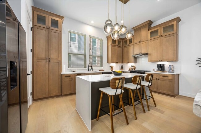 Building Photo - 3028 Lamar St