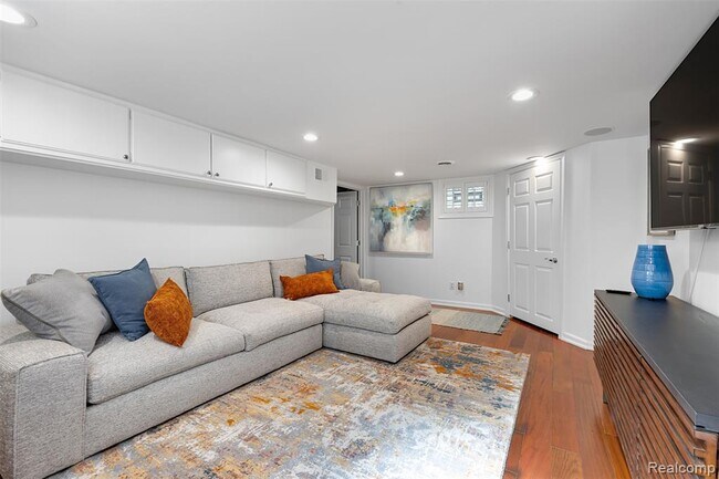 Building Photo - 691 Wallace St