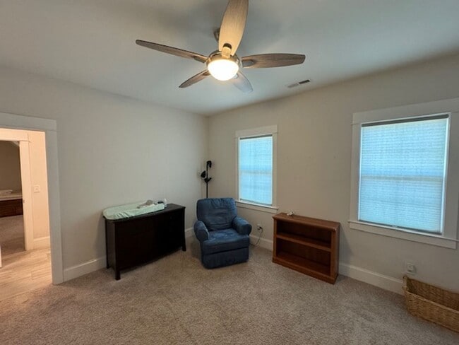 Building Photo - Lightly Furnished 4BR, 4BA Chapel Hill Hom...