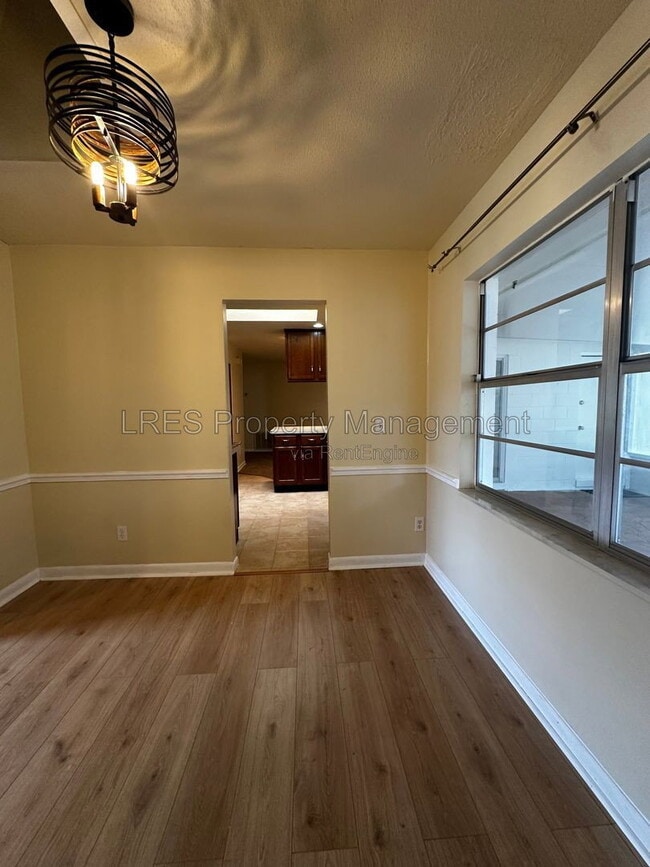Building Photo - 2719 Merrie Oaks Rd