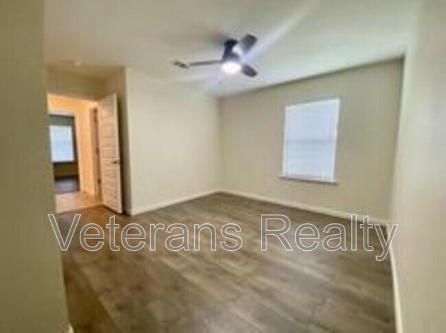 Building Photo - 8 Periwinkle Ln