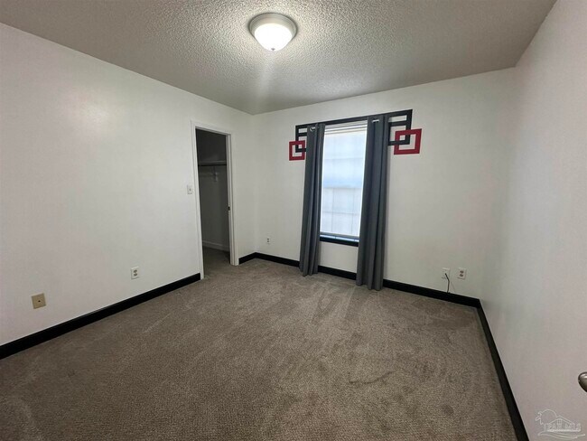 Building Photo - 304 Arabian Dr