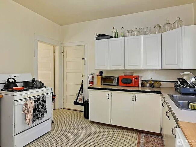 Building Photo - Ravenna House