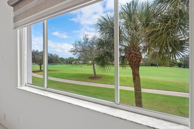 Building Photo - 114 Palm Point Cir