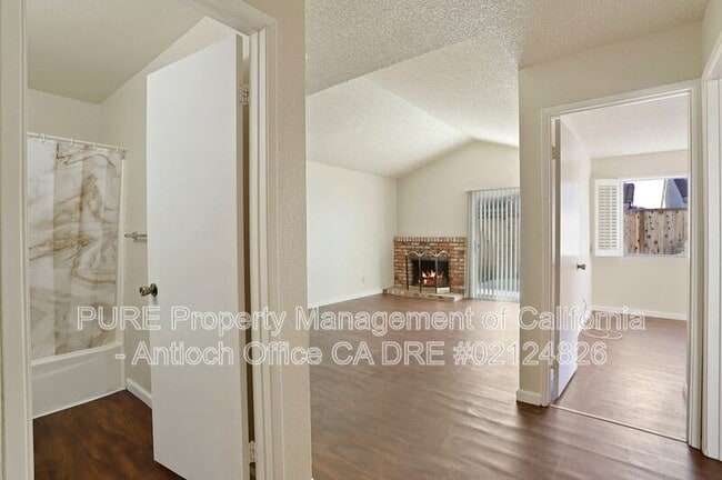 Building Photo - 2433 Sequoia Dr