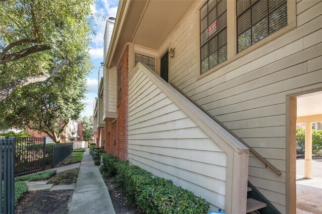 Building Photo - 2211 S Kirkwood Rd